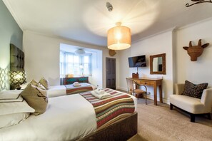 2 間睡房、獨特設計、獨特裝修、書桌