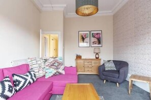 2 bedrooms, individually decorated, individually furnished, desk