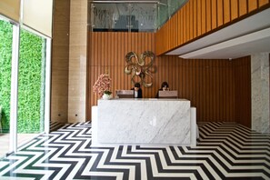 Reception - Verse Luxe Hotel Wahid Hasyim (Jakarta)