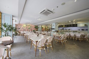 Colazione a buffet a pagamento, servita tutte le mattine 