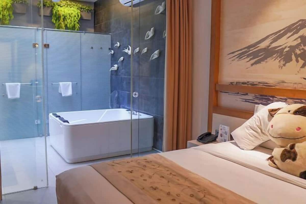 In-room safe, individually decorated, desk, blackout drapes