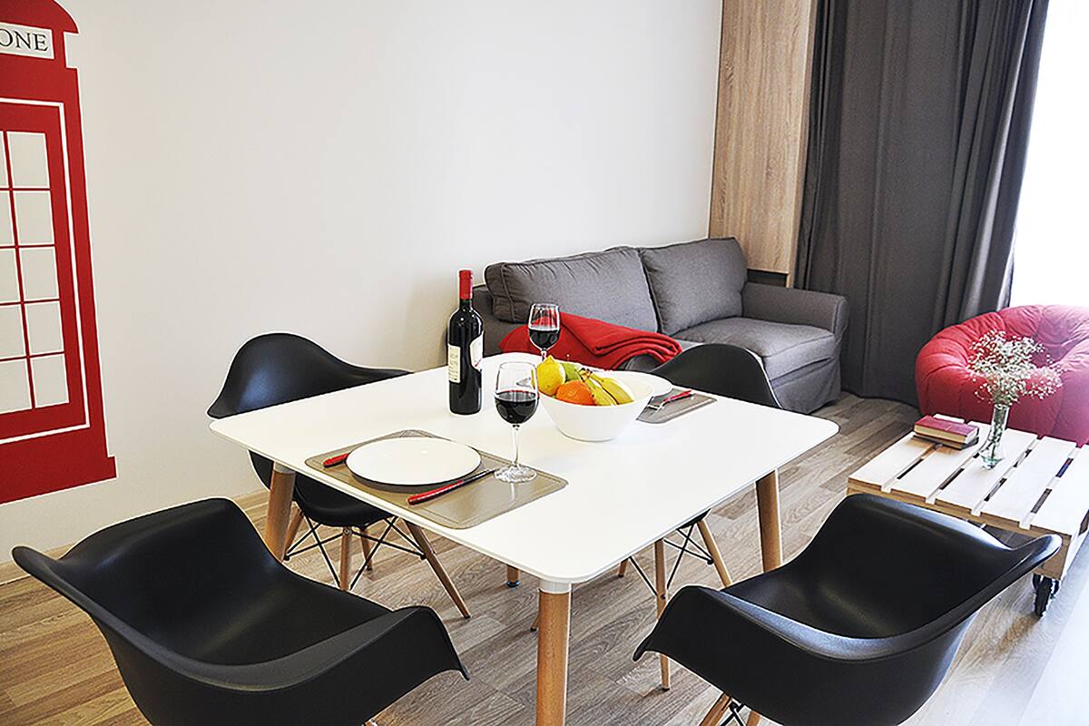 Apartment, 1 King Bed, City View | Desk, iron/ironing board, cribs/infant beds, rollaway beds