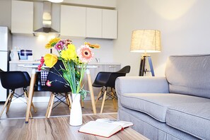 Desk, iron/ironing board, cribs/infant beds, rollaway beds - Proper Apartments Tamarashvili (Tbilisi)