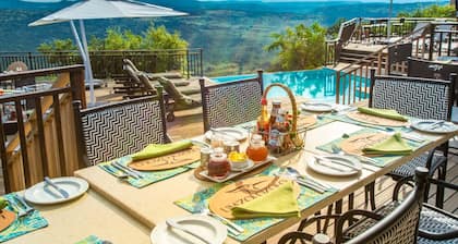 Umzolozolo Private Safari Lodge