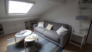 Apartment (1 Bedroom) | Wohnzimmer