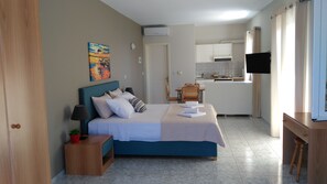 Studio, Sea View | Free cots/infant beds, rollaway beds, free WiFi, bed sheets