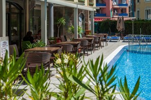 Poolside bar - Mariner's Suites (Sunny Beach)