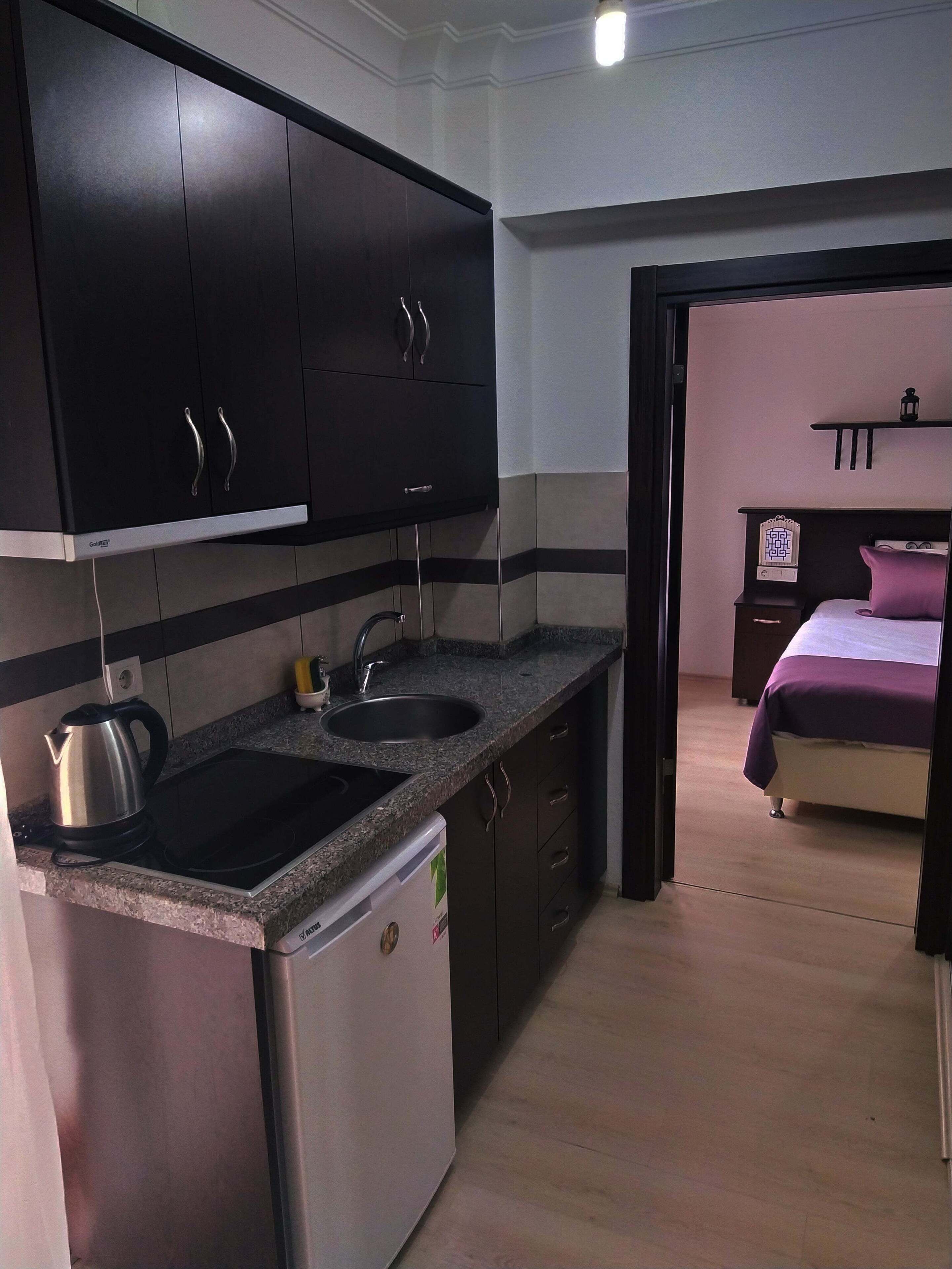 family suite, 1 bedroom, non smoking | private kitchenette | stovetop, cookware/dishes/utensils