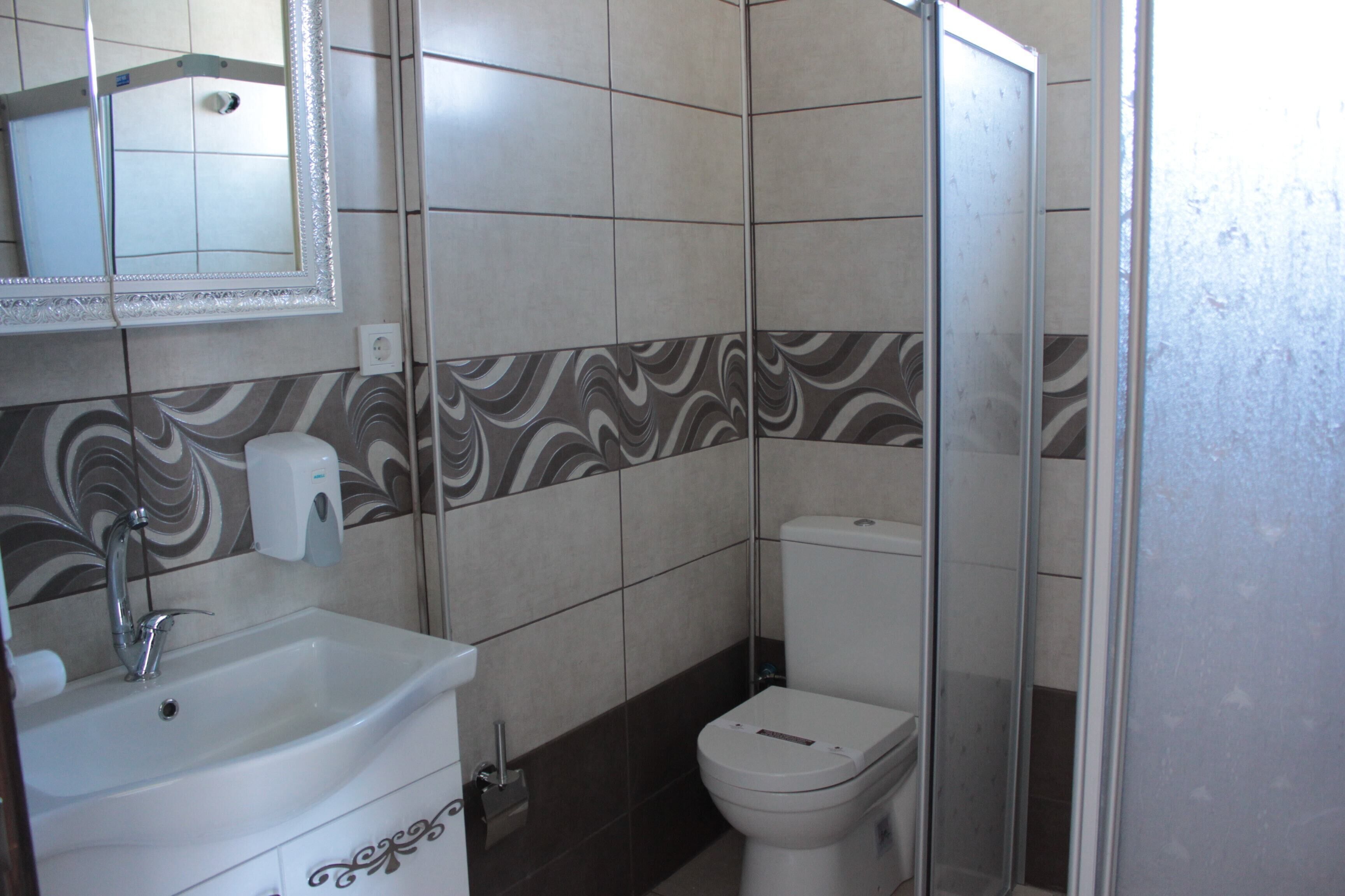 shower, free toiletries, slippers, towels