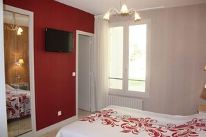 Desk, soundproofing, cots/infant beds, free WiFi - Hotel-Restaurant Le Rouffillac (Carlux)