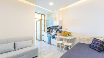 Deluxe Apartment, Sea View (Top Floor G1-G3) | In-room safe, individually furnished, desk, blackout drapes