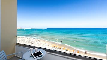 Apartemen Deluks, pemandangan laut (Top Floor G1-G3) | Pemandangan balkon