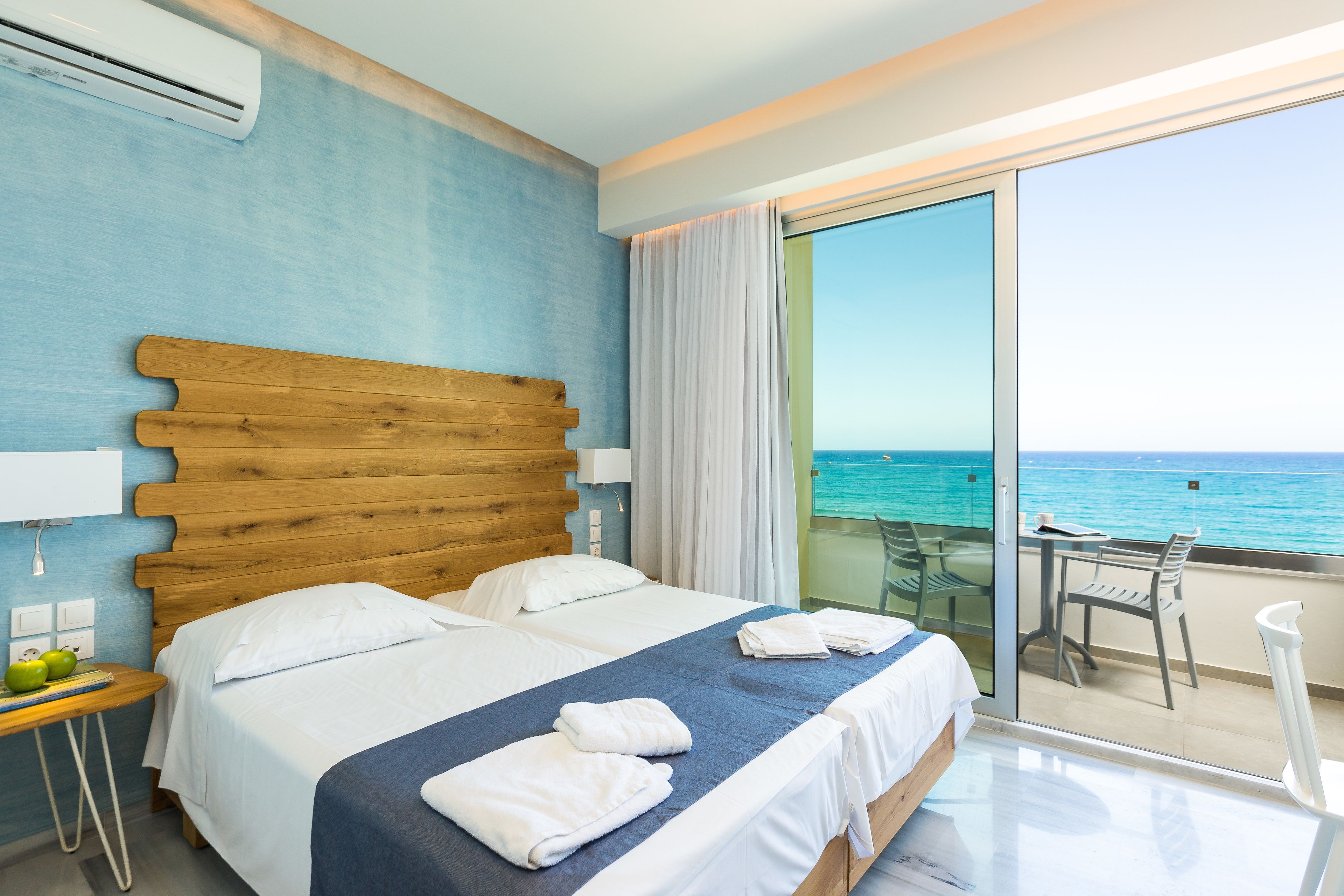 Deluxe Apartment, Sea View (Top Floor G1-G3) | In-room safe, individually furnished, desk, blackout drapes