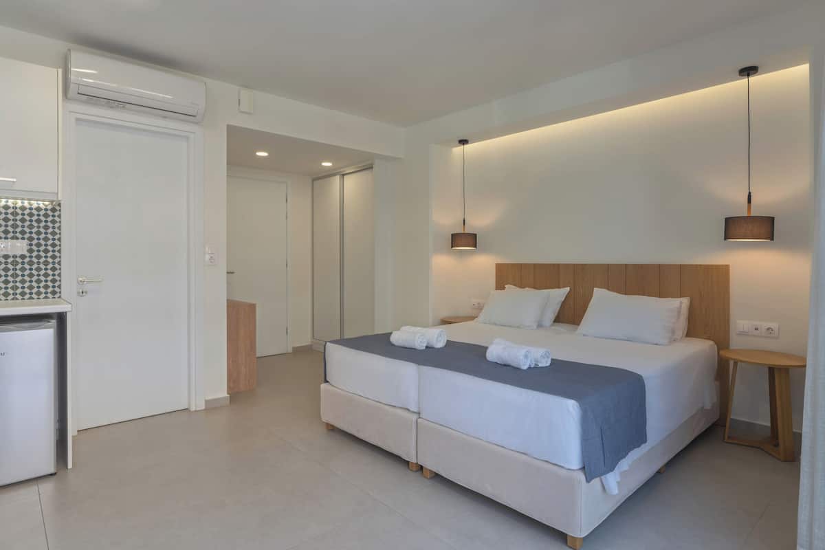 Junior Suite with Side Sea View | Terrace A8