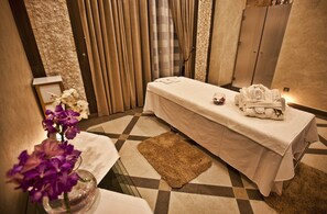 雙人療程室、土耳其浴、修手甲/腳甲
