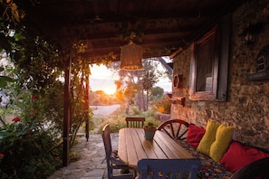 Family Room with Veranda | Garden view