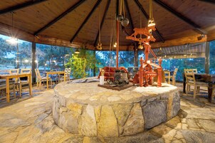 Se sirven desayunos, almuerzos y cenas; cocina turca