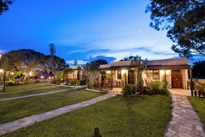 Front of property - Aral Tatil Ciftligi (Bozcaada)