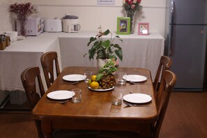 Free full breakfast - 4 Seasons Hostel (Da Nang)