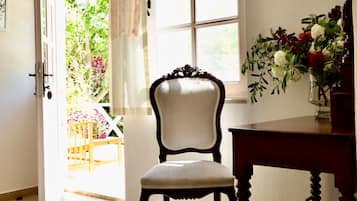Suite Deluxe, vue jardin | 1 chambre, minibar, bureau, Wi-Fi gratuit