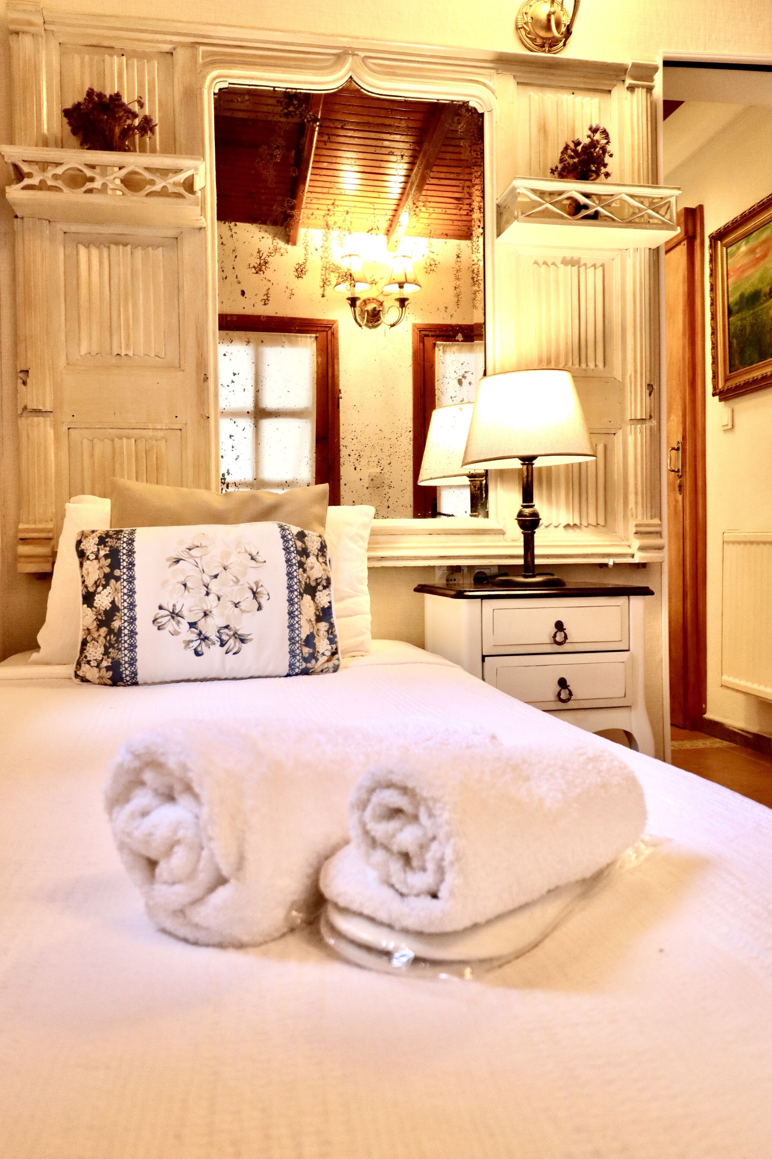 triple room, pool view | 1 bedroom, minibar, desk, free wifi