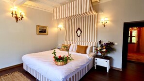 Standard Double Room, Pool View | Minibar, Schreibtisch, kostenloses WLAN, Bettwäsche