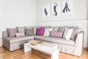 32-inch flat-screen TV with digital channels, LED TV, Netflix - Muses Residence (Athens)