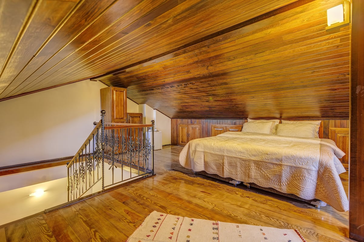 Zimmer, 1 King-Bett | Hochwertige Bettwaren, Minibar, Bügeleisen/Bügelbrett