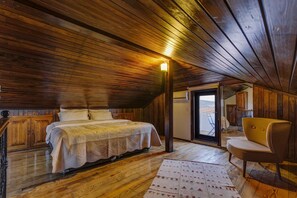 Room, 1 Katil Raja (King) | Peralatan tempat tidur premium, bar mini, seterika/papan seterika