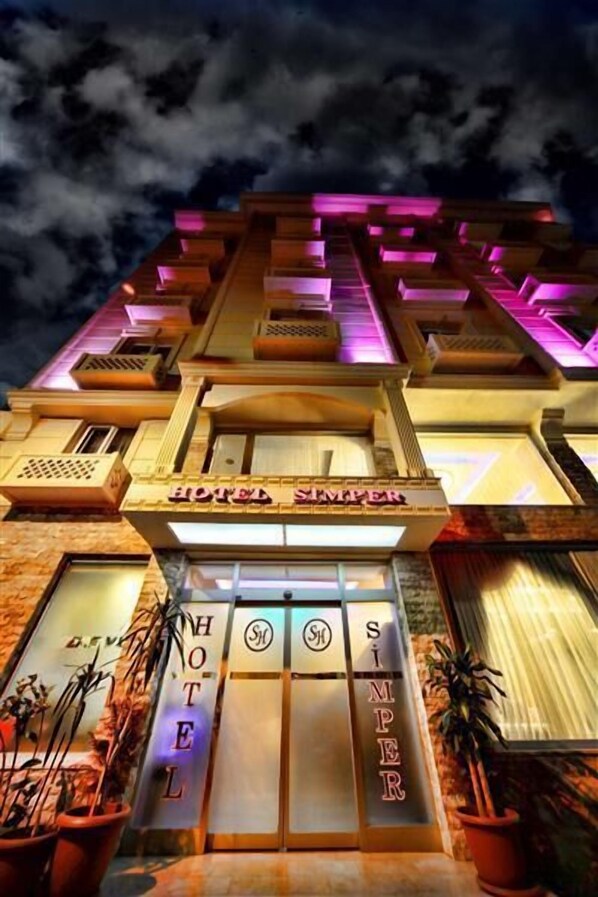 Front of property – evening/night - Simper Hotel (Istanbul)