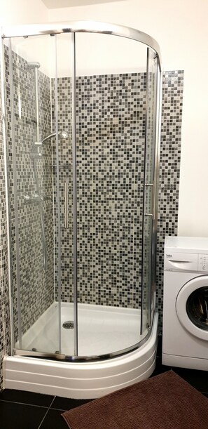 Standard Apartment, 1 Bedroom, City View | Bathroom | Shower, free toiletries, hair dryer, towels