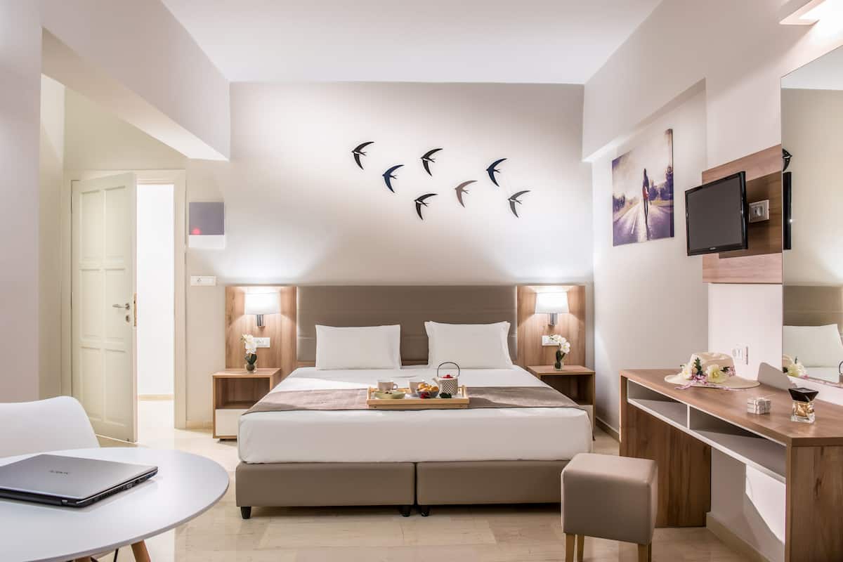 Quadruple Room | In-room safe, desk, soundproofing, free cribs/infant beds