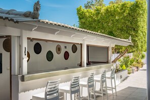 Poolside bar - Marianthi Apartments by Estia (Rethymno)