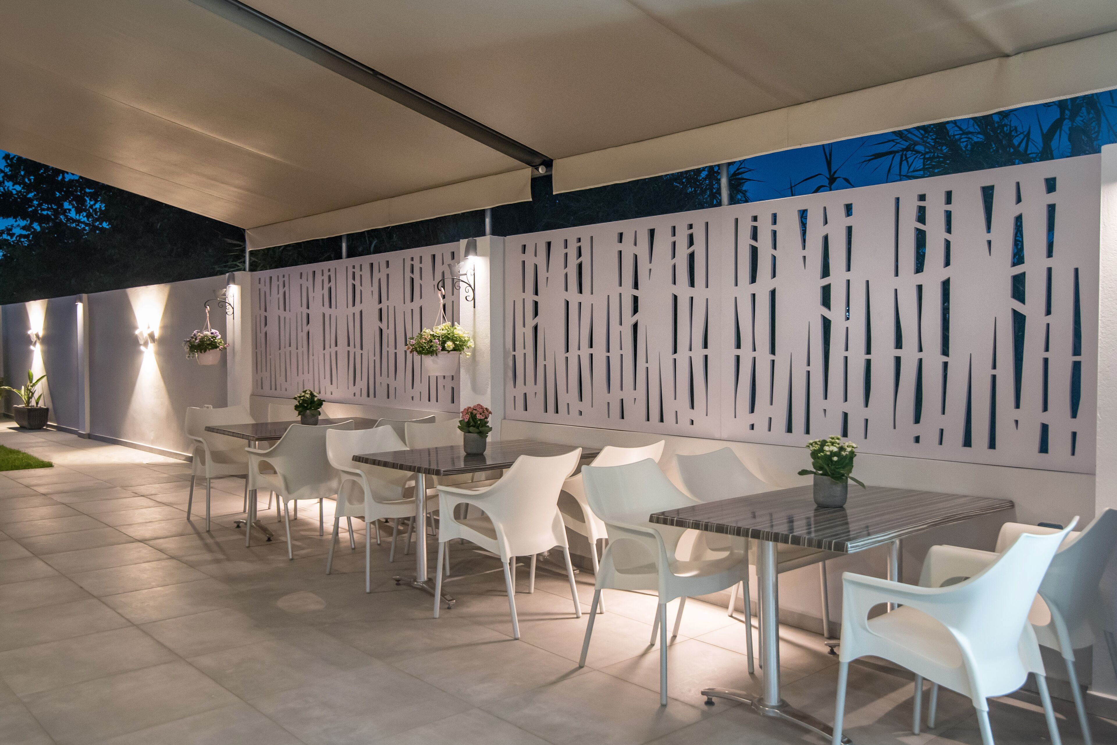 Bar en bord de piscine