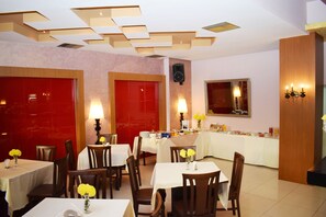 包含每日自助早餐