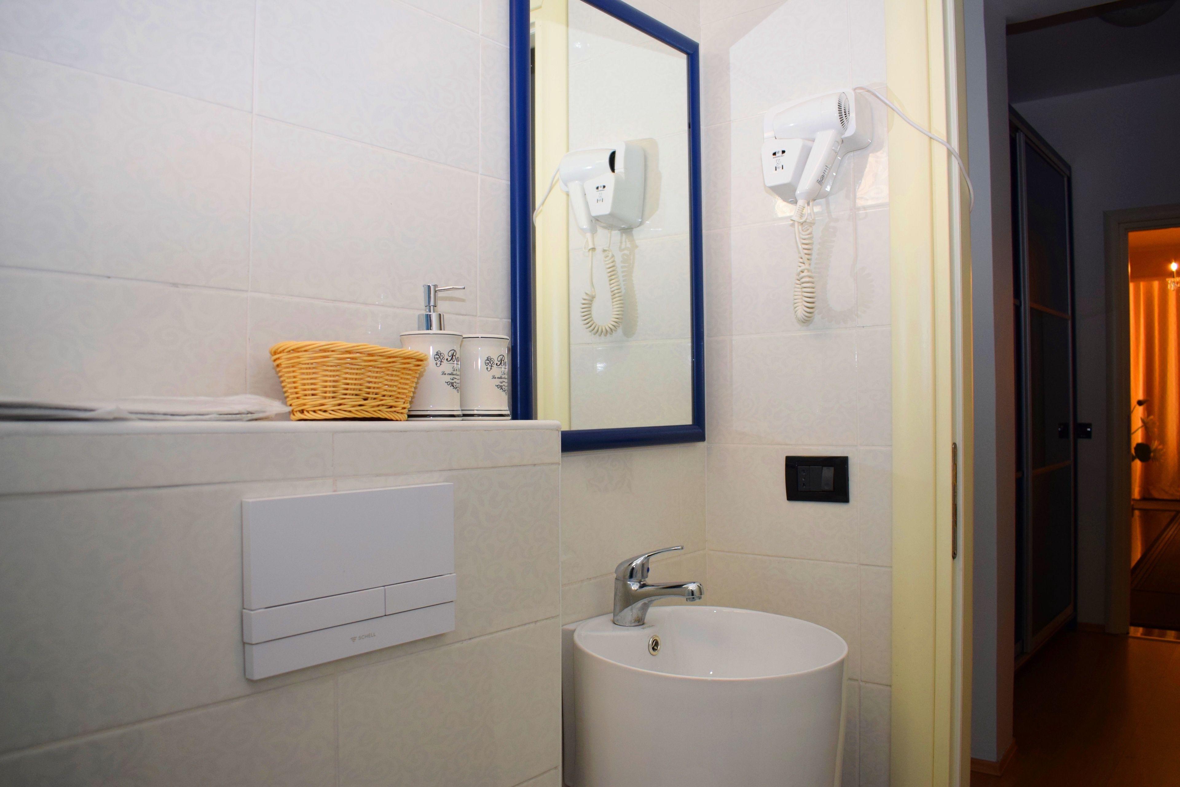 twin room | bathroom | shower, free toiletries, hair dryer, slippers
