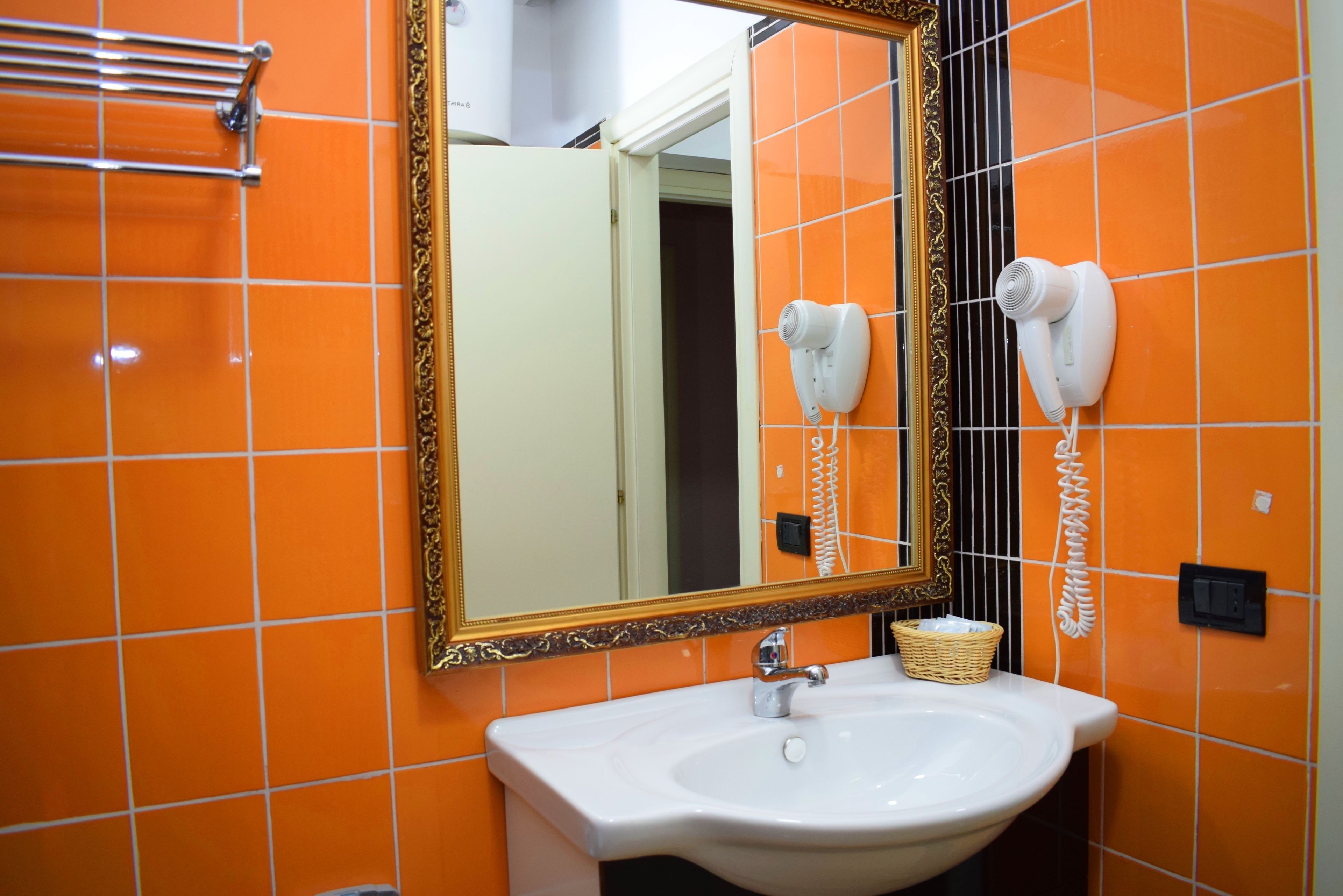 double room | bathroom | shower, free toiletries, hair dryer, slippers