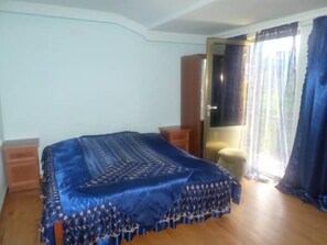 Double or Twin Room | In-room safe, iron/ironing board, rollaway beds, free WiFi