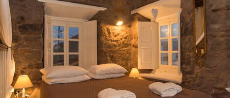 Loft, varanda coberta, vista para a cidade | Cofres nos quartos, quartos à prova de som, berços grátis