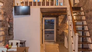 Ullakkohuoneisto, lanai, kaupunkinäköala | Tallelokero huoneessa, äänieristys, ilmaiset vauvansängyt