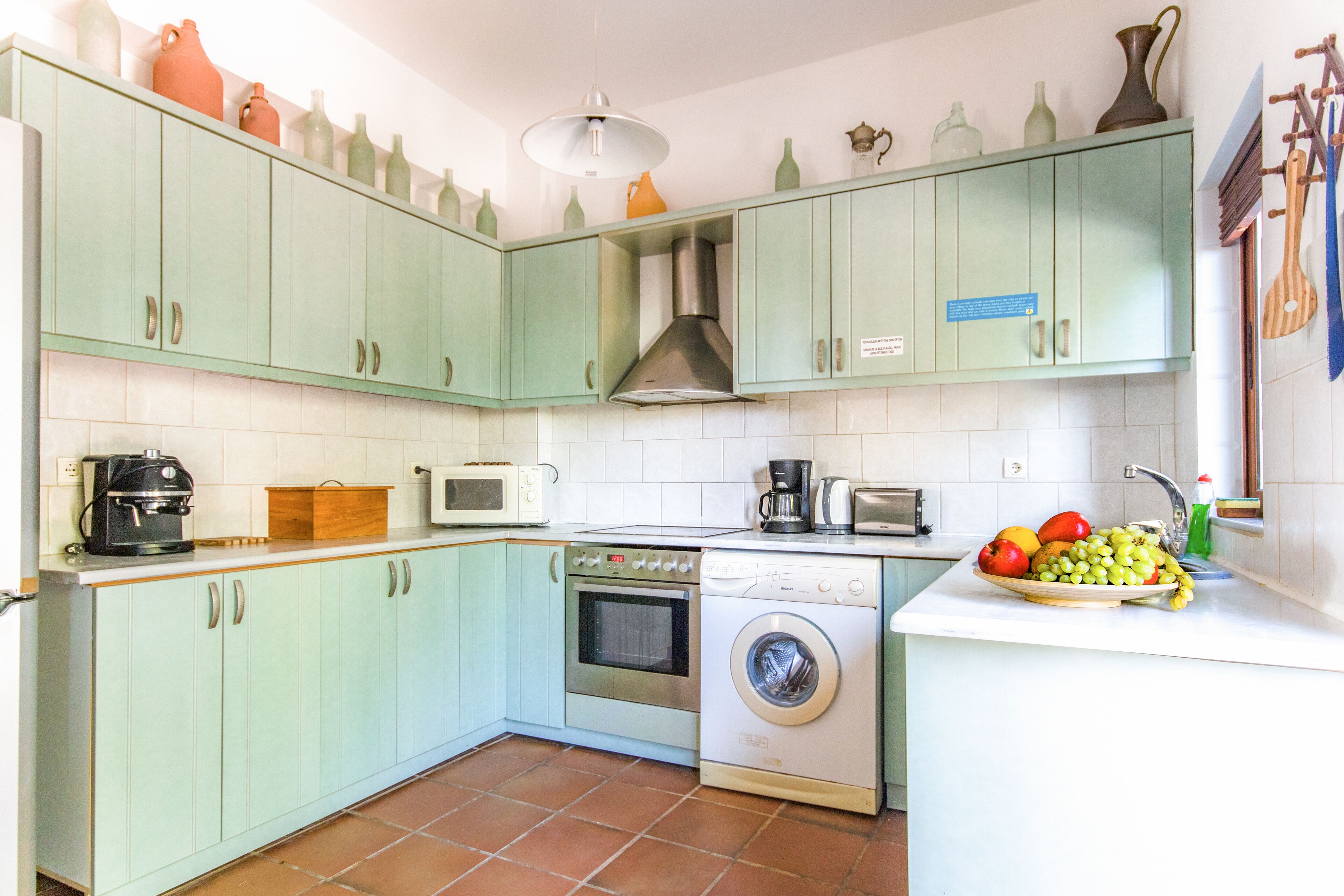 Vila, 5 quartos, piscina particular | Cozinha privada | Geladeira grande, micro-ondas, fogão, cooktop
