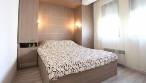 Desk, iron/ironing board, free cots/infant beds, free WiFi