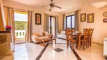 Villa | In-room dining