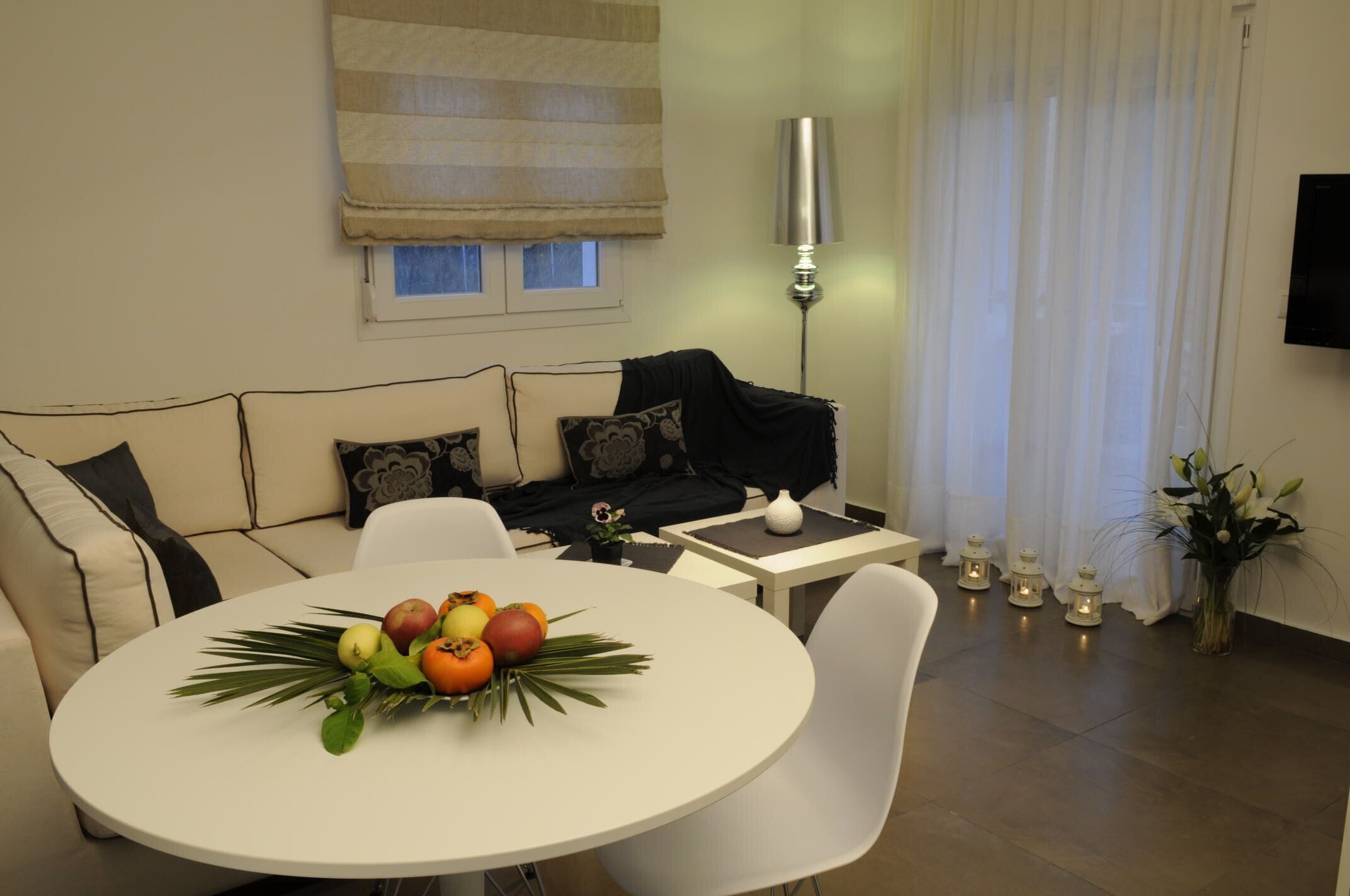 خزنة داخل الغرفة ومكتب وتجهيزات عازلة للصوت وواي فاي مجانًا