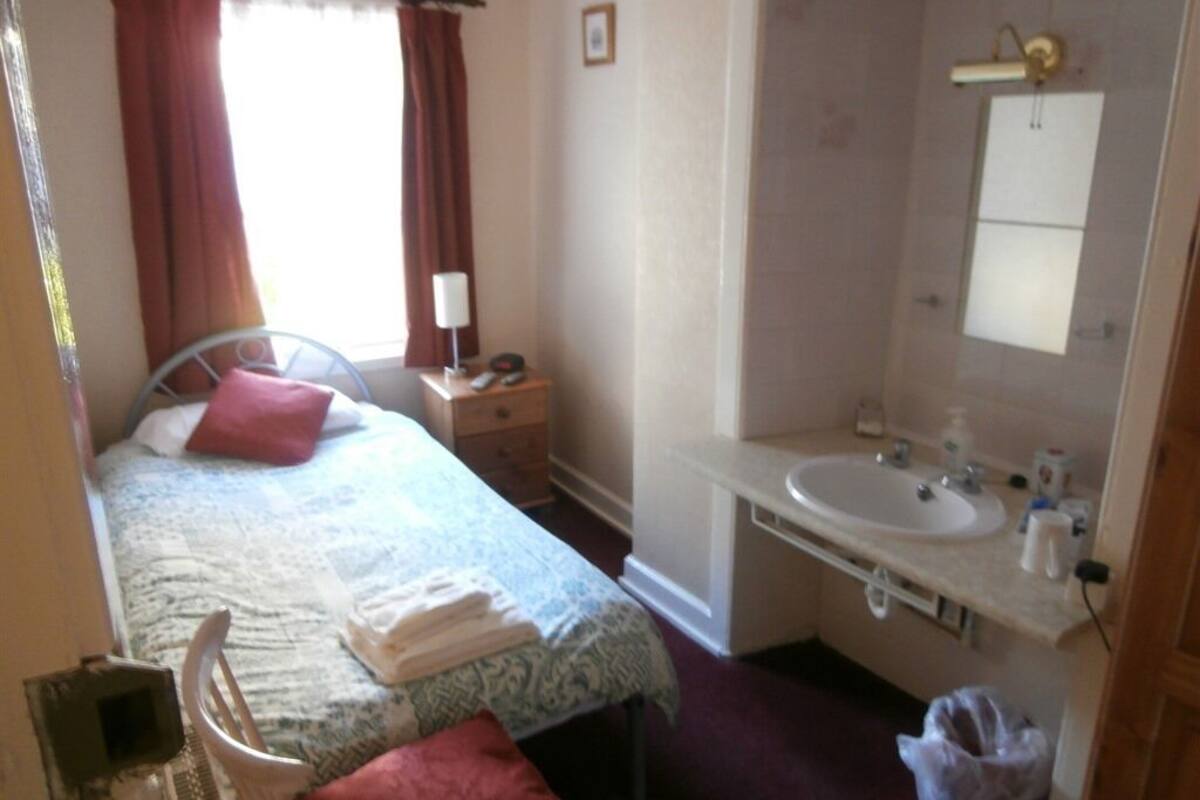 Single Room, Shared Bathroom
