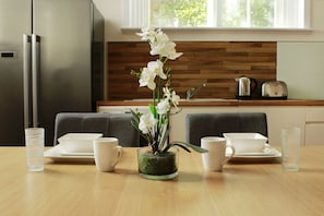 Apartment, Private Bathroom (3 beds) | Dining - Charter House School Serviced Apartments Hull Serviced Apartments HSA (Hull)