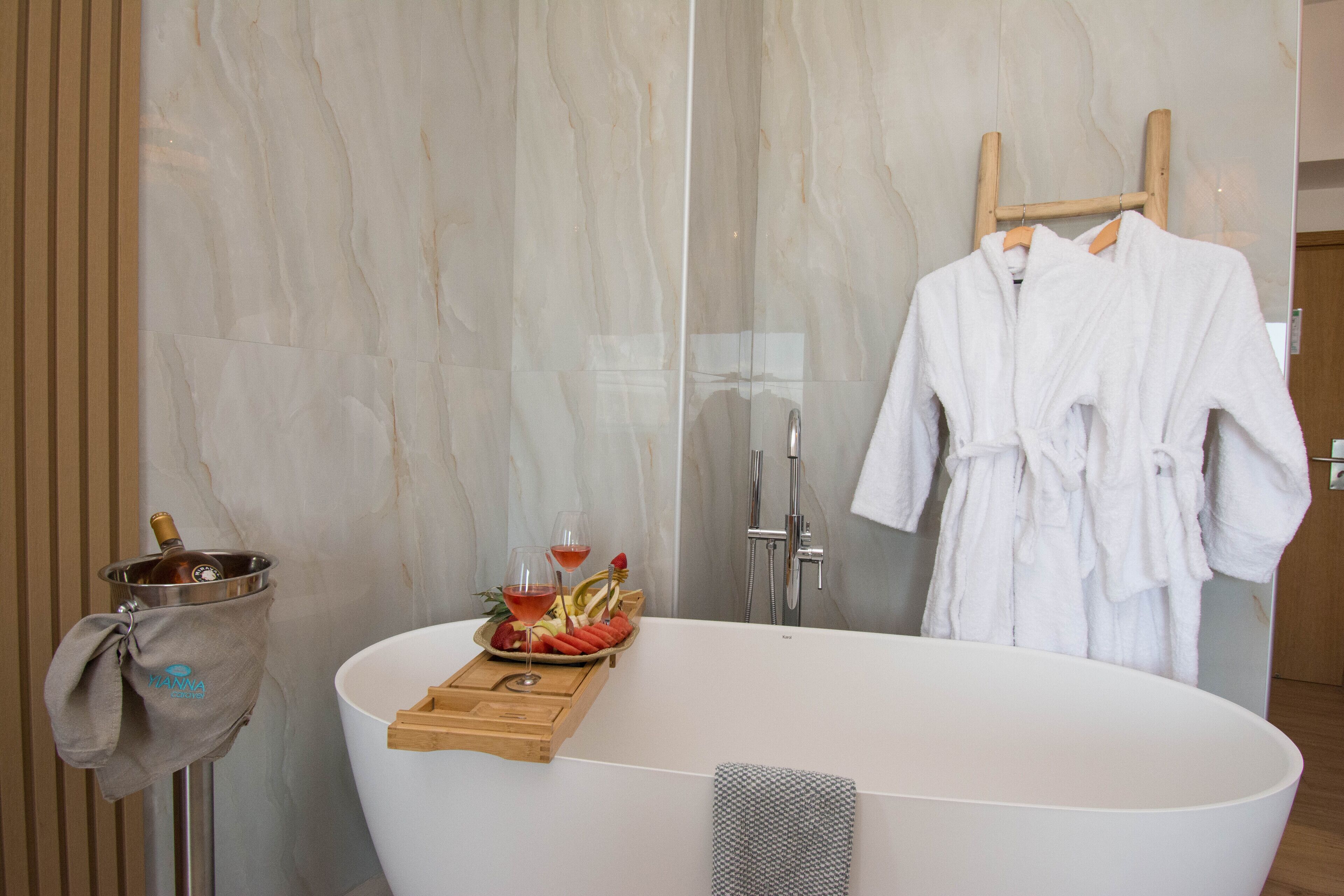 junior suite, 1 queen bed, bathtub, sea view | 1 bedroom, in-room safe, laptop workspace, soundproofing