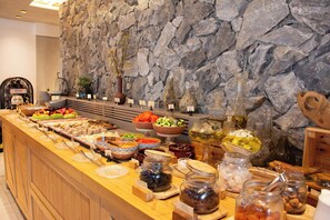 Tägliches kontinentales Frühstück gegen Gebühr