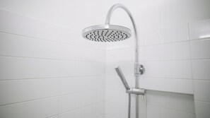 Apartment (1 Bedroom) | Bathroom shower - Italianway   - Vivaio (Milan)