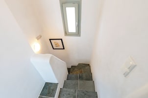 Traditional House (Hephaistos) | Iron/ironing board, rollaway beds, free WiFi, bed sheets